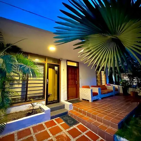 Vibes House Сasa de vacaciones *